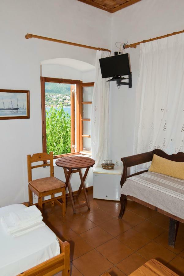 Mouragio Hotel Kyparission Exterior photo