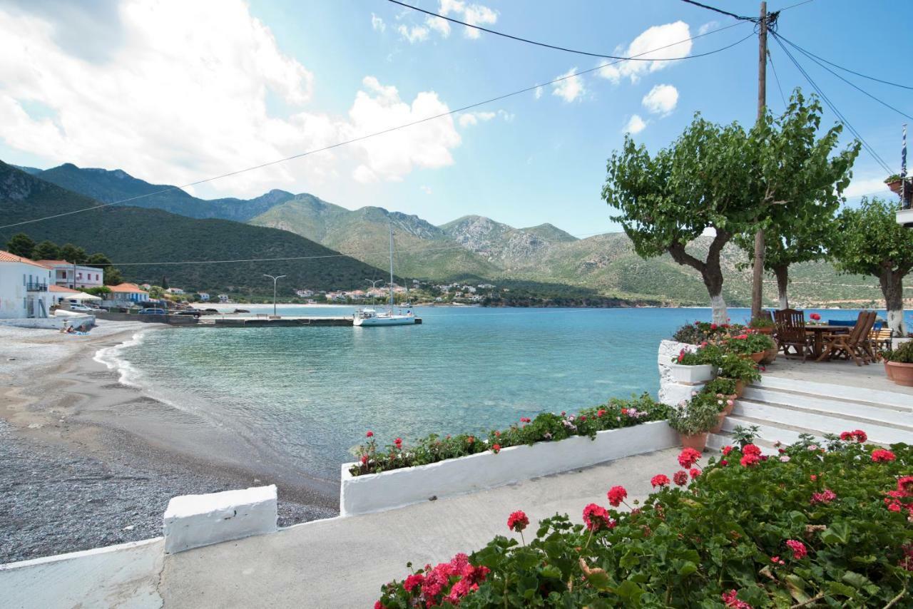 Mouragio Hotel Kyparission Exterior photo