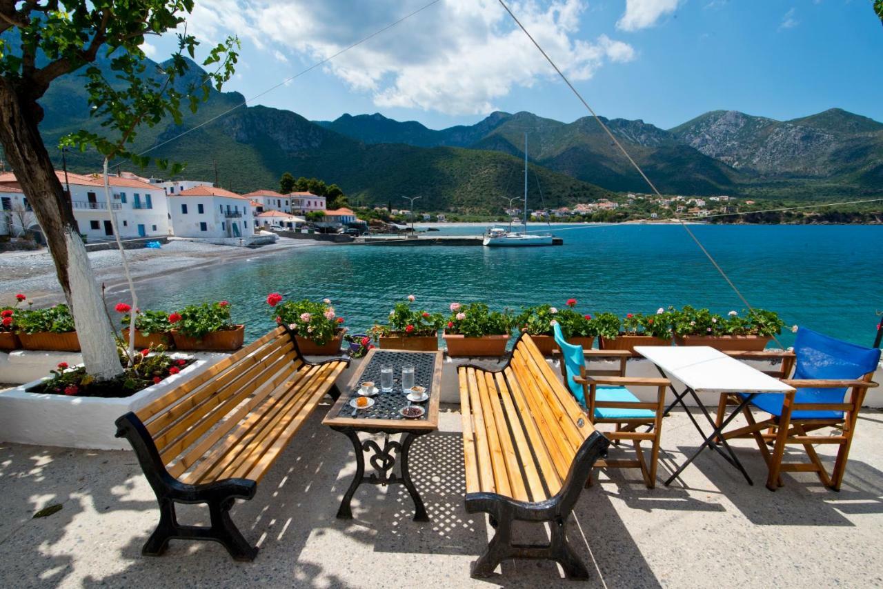 Mouragio Hotel Kyparission Exterior photo